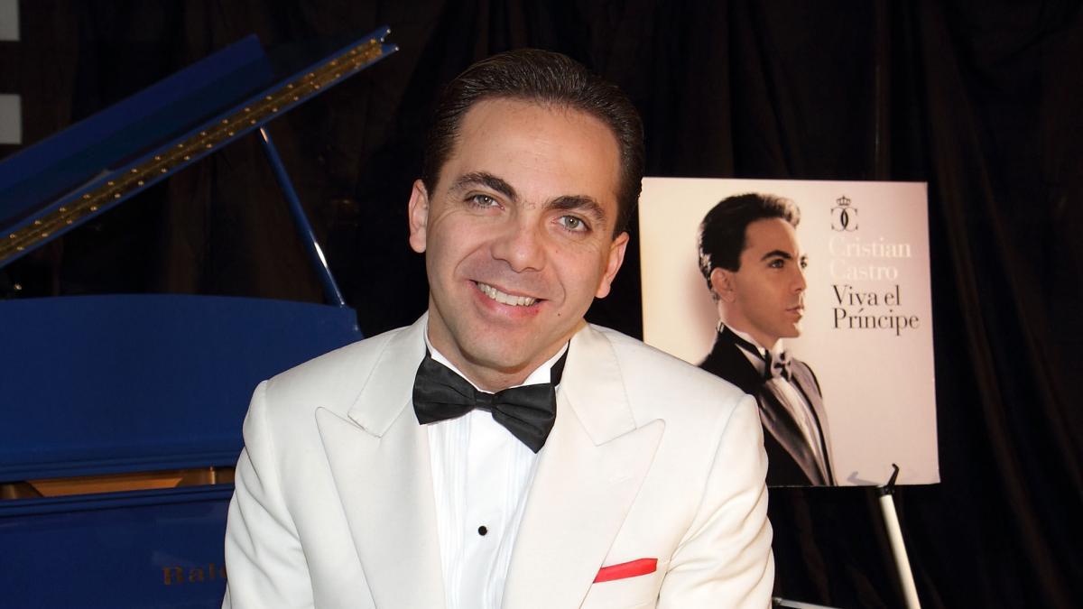 <b>Cristian Castro</b>Gabriela Bo y Valeria Liberman acusaron al cantante de ejercer violencia doméstica en varias ocasiones. Agresiones como empujones, cachetadas, golpes y hasta patadas fueron las que vivieron sus dos exesposas.