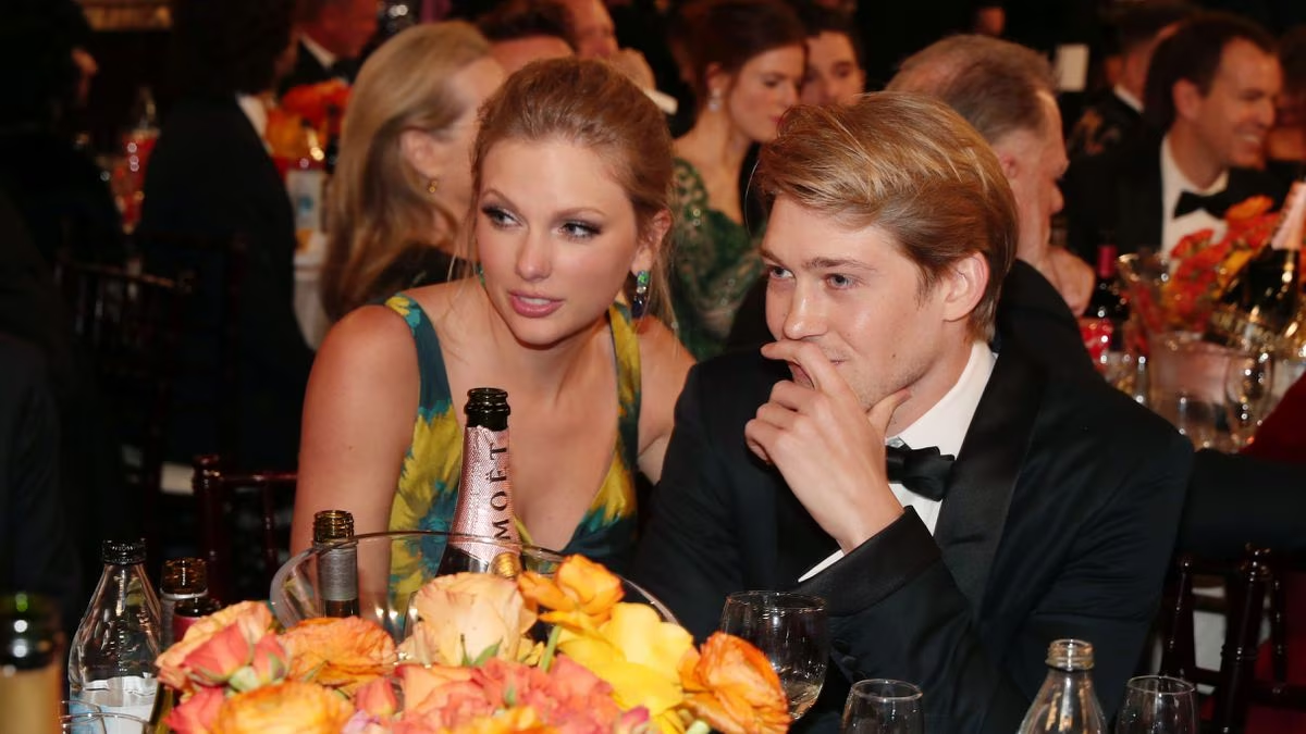 <b>Taylor Swift y Joe Alwyn</b>El final de una era. Tras seis años de noviazgo, en abril se dio a conocer que la cantante y el actor habían terminado su romance. No se saben las causas, pero diversos medio estadounidenses aseguran que fue por<b>diferencias en sus personalidades.</b>