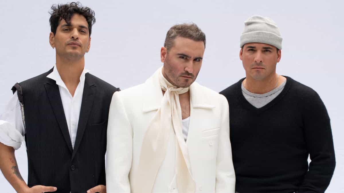 Reik ha trascendido fronteras. Su música no solo es popular en Latinoamérica, sino también en mercados internacionales, con éxitos que se han colocado en los primeros lugares de ventas y plataformas digitales. La banda ha logrado colaborar con artistas de renombre como Maluma, Nicky Jam y otros, lo que ha consolidado aún más su presencia en la música global.