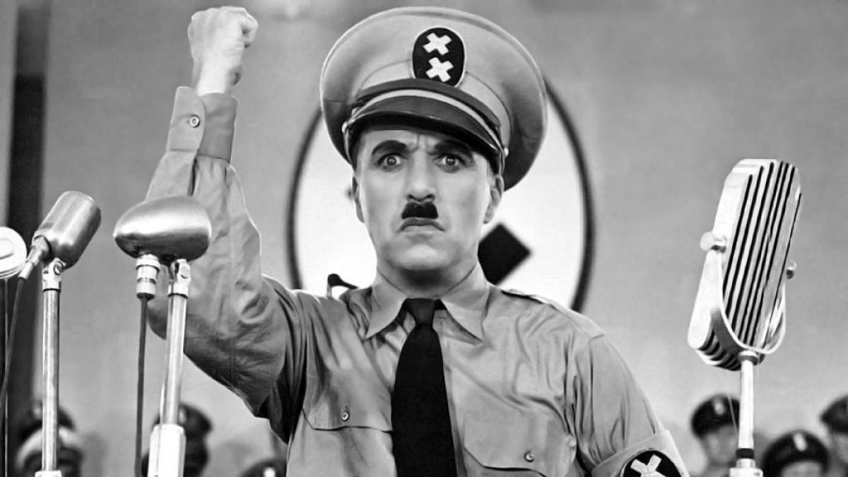Charles Chaplin en “El gran dictador”Si bien Chaplin es una leyenda del cine, esta película fue controvertida en su momento.
