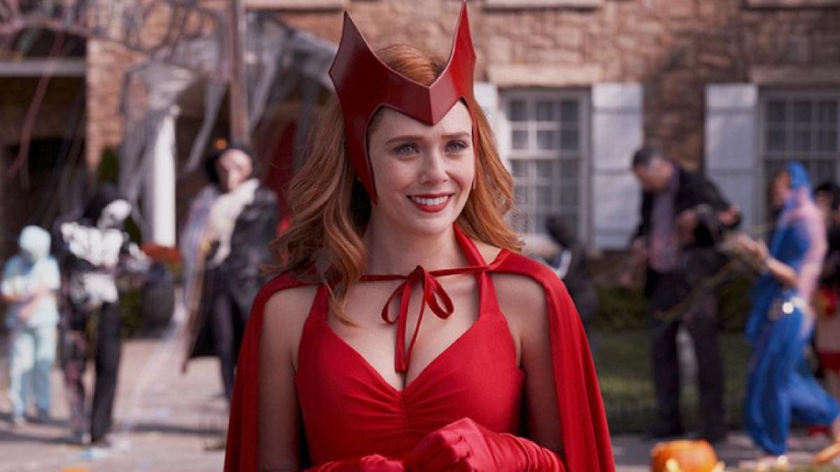 Wanda – Wandavisión. Para este disfraz necesitarás una capa y vestido rojo y un tocado como el de la bruja escarlata para darle más énfasis al personaje. 