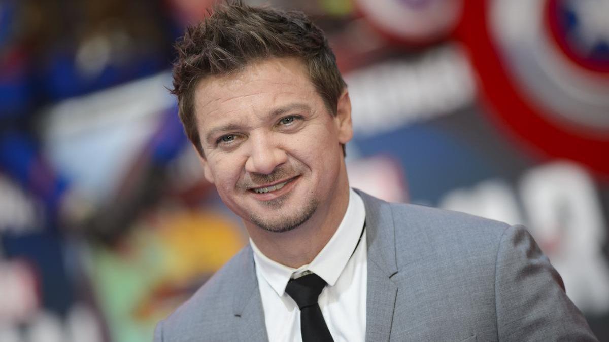 Actor Jeremy Renner en estado crítico