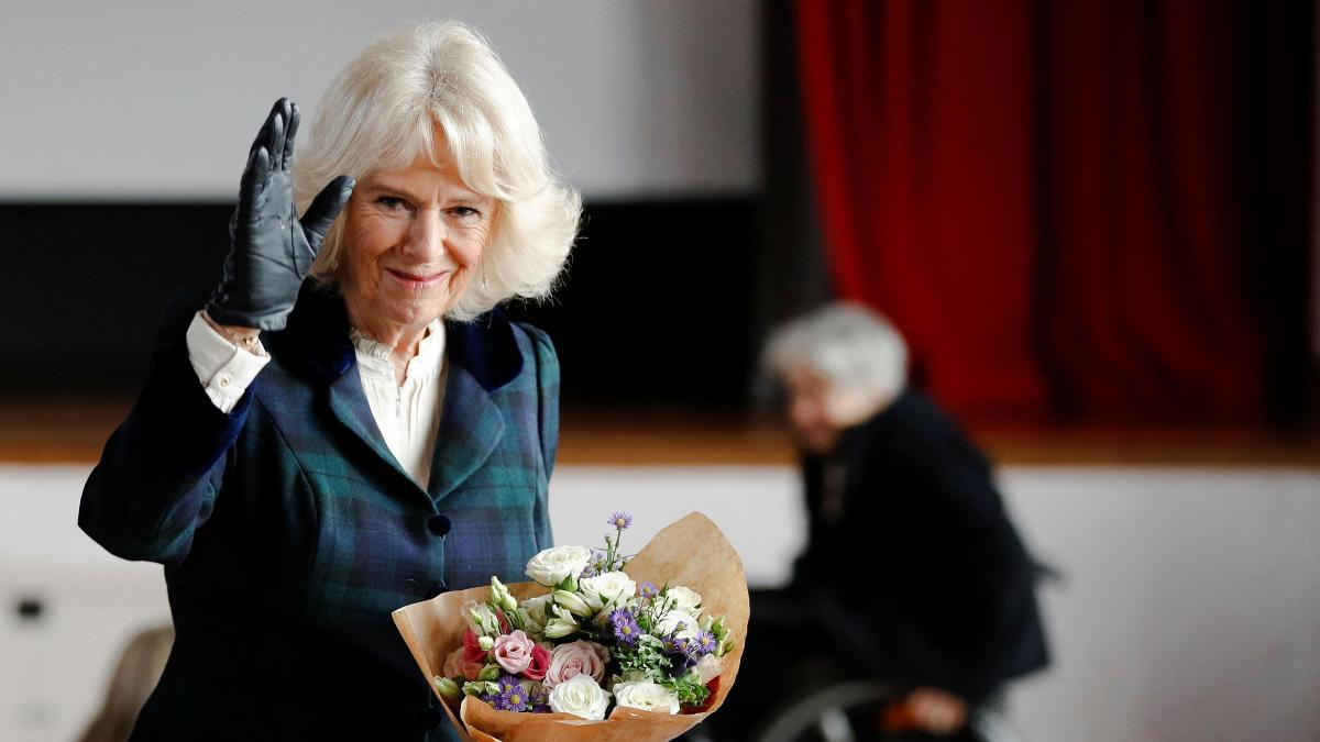 Unos meses antes de su muerte, Isabel II expresó su “sincero deseo” de que se la conociera como “reina consorte” cuando Carlos accediera al trono, poniendo fin a años de discusiones sobre el tema.