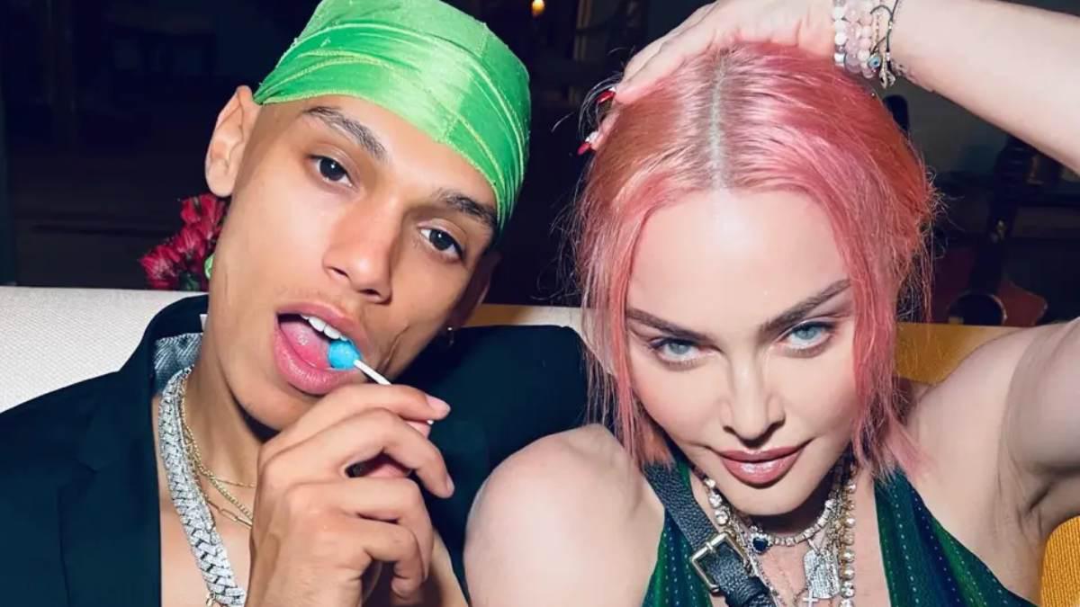 Hace poco más de seis meses, la cantante comenzó una relación con el modelo Andrew Darnell, 41 años menor que ella. Mientras se dice que enfrenta una “crisis de confianza”, la cantante anunció la ruptura hace unas semanas.