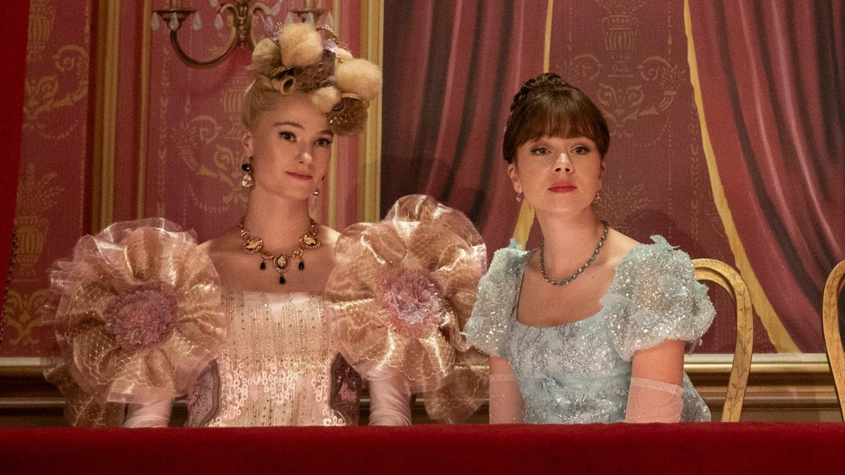 <b>Cressida Cowper: ni soltera ni amiga de Eloise</b>Tanto en el libro como en la serie, Cressida Cowper no es un personaje querido. Sin embargo, la serie la presenta como una soltera buscando marido que se hace amiga de Eloise Bridgerton tras su distanciamiento de Penélope. 