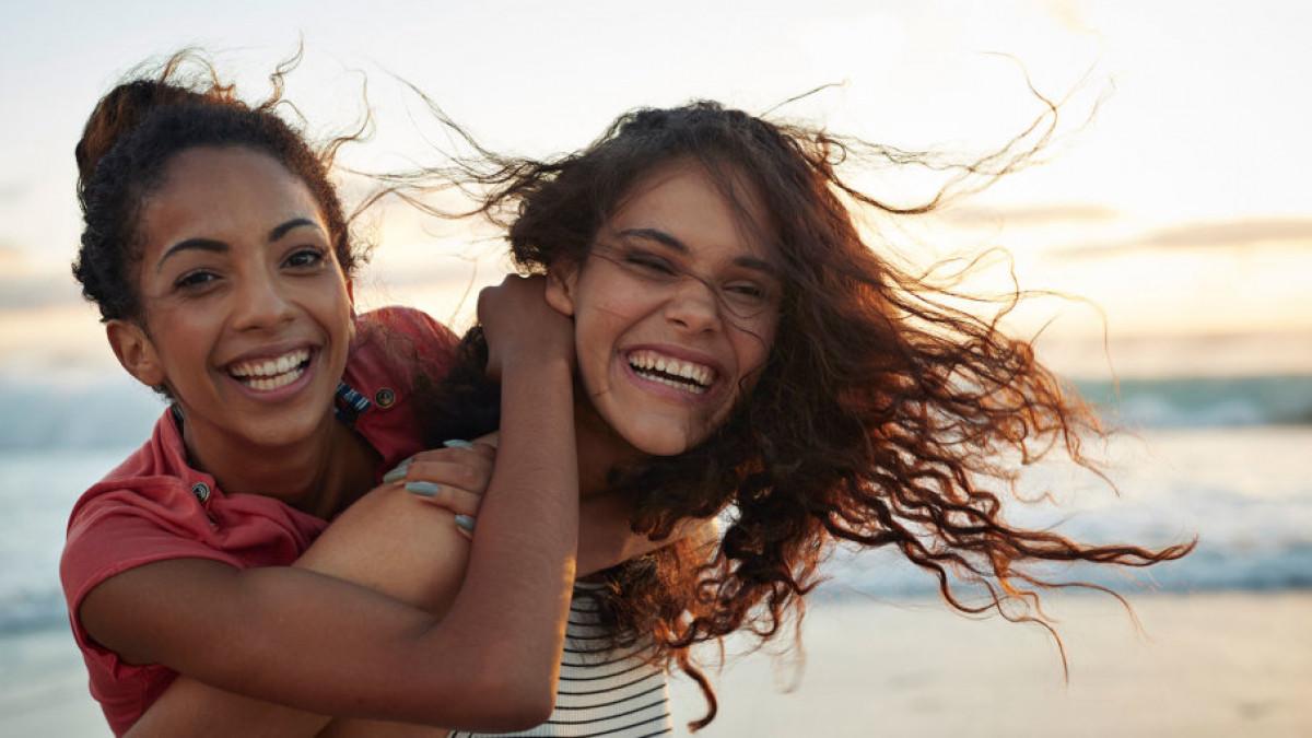 <b>4. Fomentar Relaciones Significativas</b> Prioriza la calidad sobre la cantidad en tus relaciones. Invierte tiempo en cultivar amistades y conexiones significativas que aporten valor a tu vida.