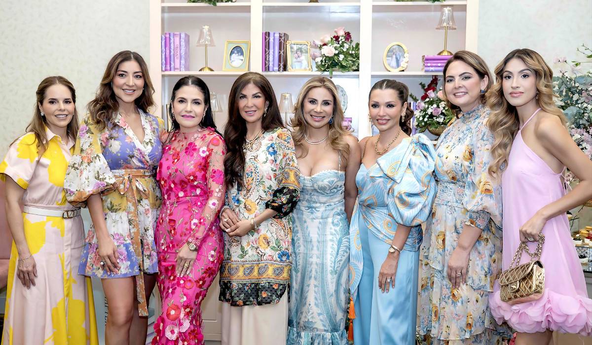 Krista Hepburn, Ericka Morales, Claudia Jordan, Dulce Mejía,Marna Schmidt, Helga Nasser y Rosyl Mejía.