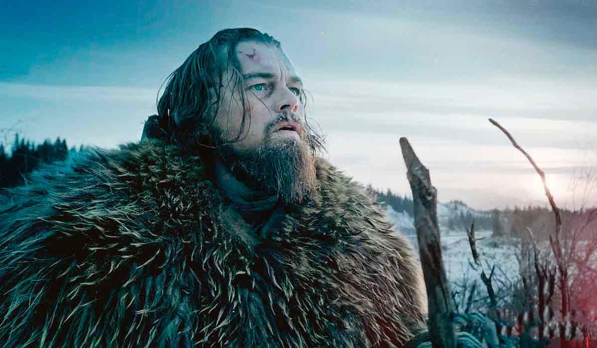 <b>El renacido (2015)</b>Esta película, que le valió a Leonardo DiCaprio su primer y único Oscar, narra la historia de Hugh Glass, un trampero y explorador que vivió entre 1783 y 1833. Aunque la película se distancia en el tiempo, la legendaria historia de Glass se centra en su supervivencia después de ser gravemente herido por un oso pardo y abandonado por su grupo. “El Renacido” muestra sus penurias y añade un épico cierre a su venganza contra John Fitzgerald, aunque en la realidad nadie murió. Disfruta de la película en Prime Video y Disney+. 