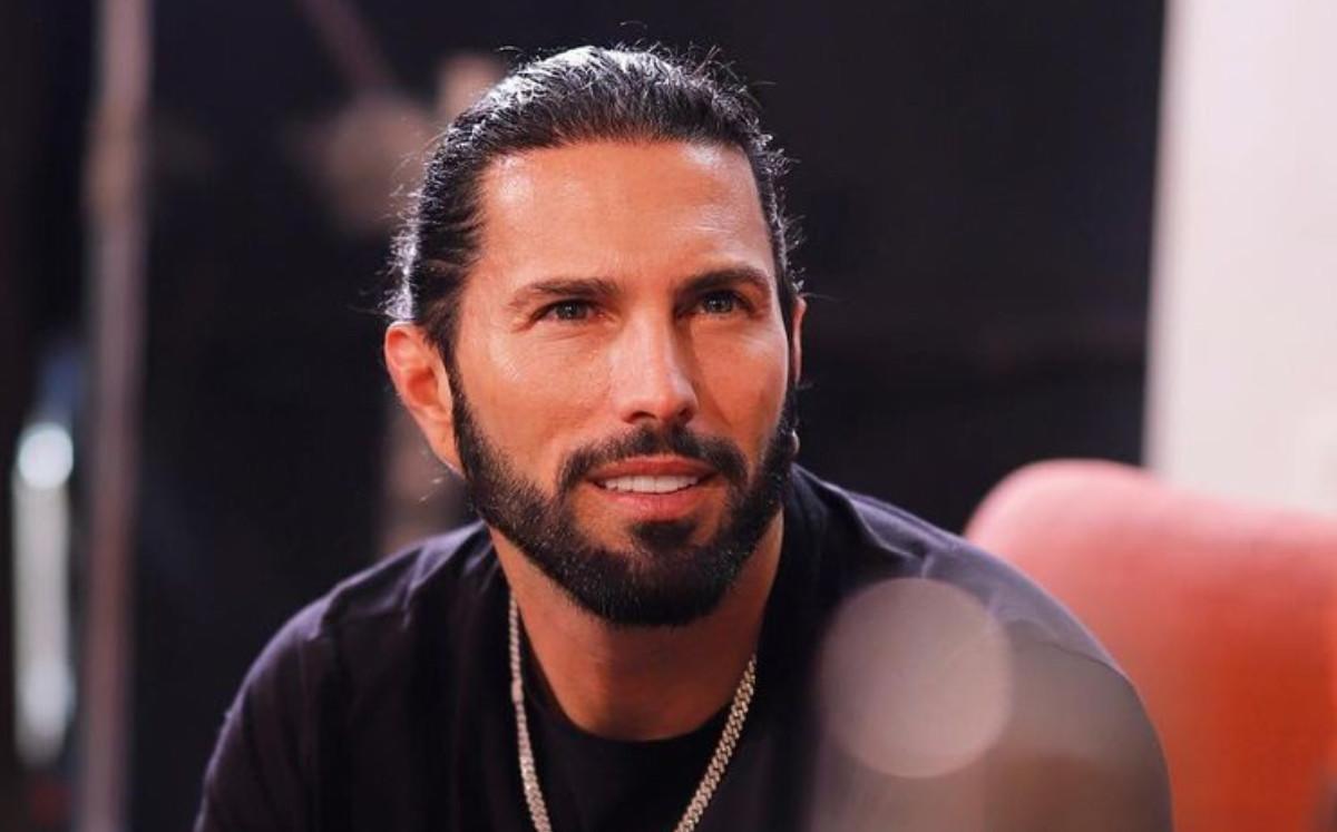 <b>Poncho de Nigris</b>Hermano de los exfutbolistas Aldo y Antonio de Nigris, este presentador, actor, bailarín e influencer mexicano tiene amplia experiencia en reality shows. “Masterchef Celebrity”, “Quién es la Máscara”, “Bailando por la Boda de mis Sueños” y “Big Brother: México” son algunos de los programas en lo que participado. Cabe mencionar que fue el primer nominado de la semana por elección del público.