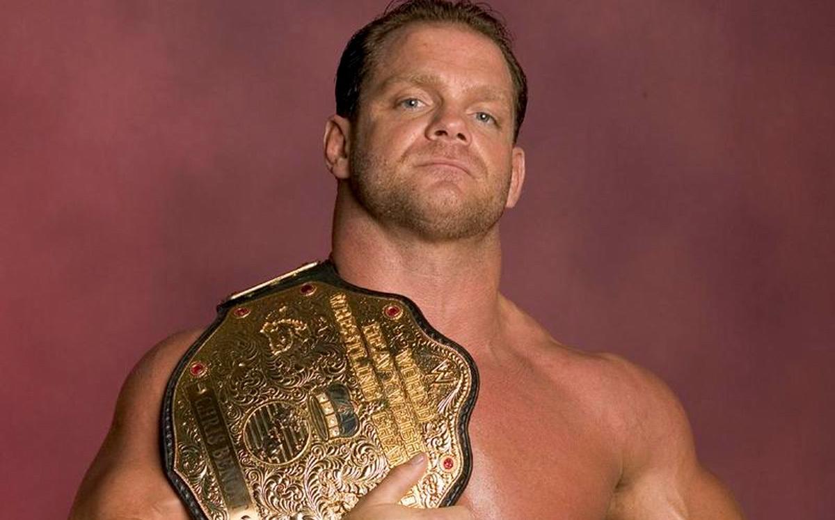 <b>Chris Benoit</b>El luchador profesional Chris Benoit estranguló a su esposa, asfixió a su hijo y luego se suicidó. Según rumores, Benoit sufría de problemas cerebrales por el consumo excesivo de esteroides.