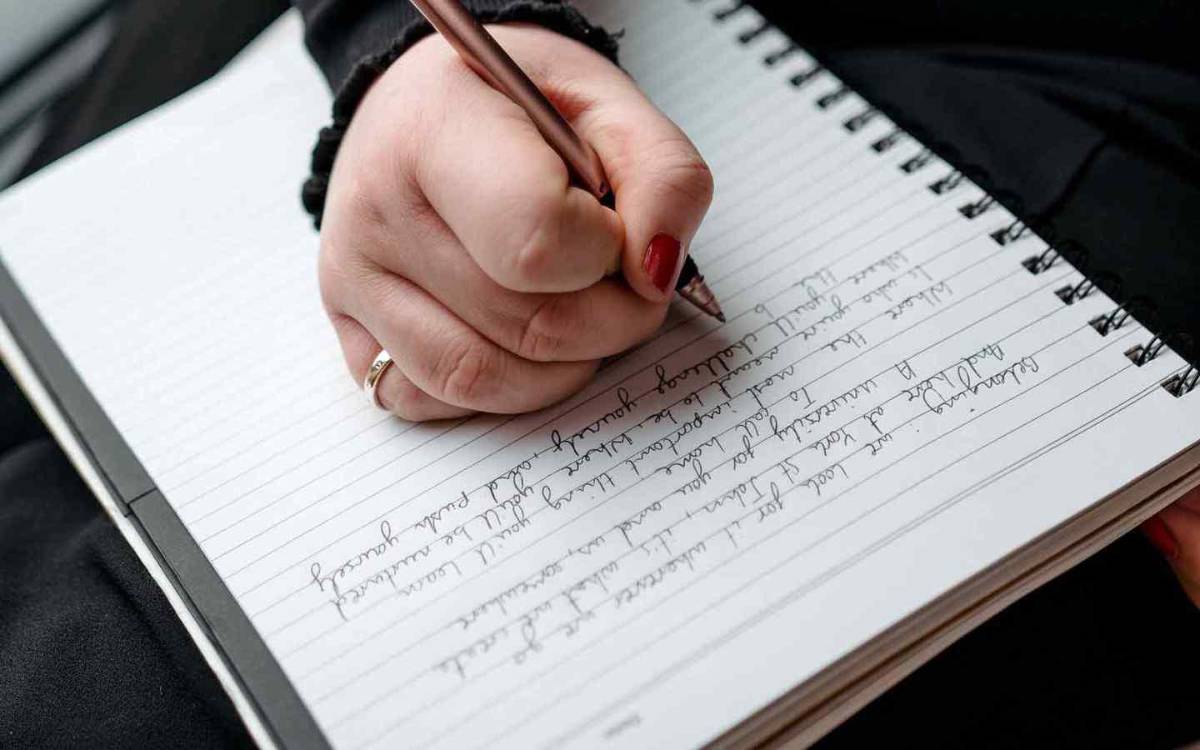 Un journal puede funcionarte como una herramienta terapéutica.