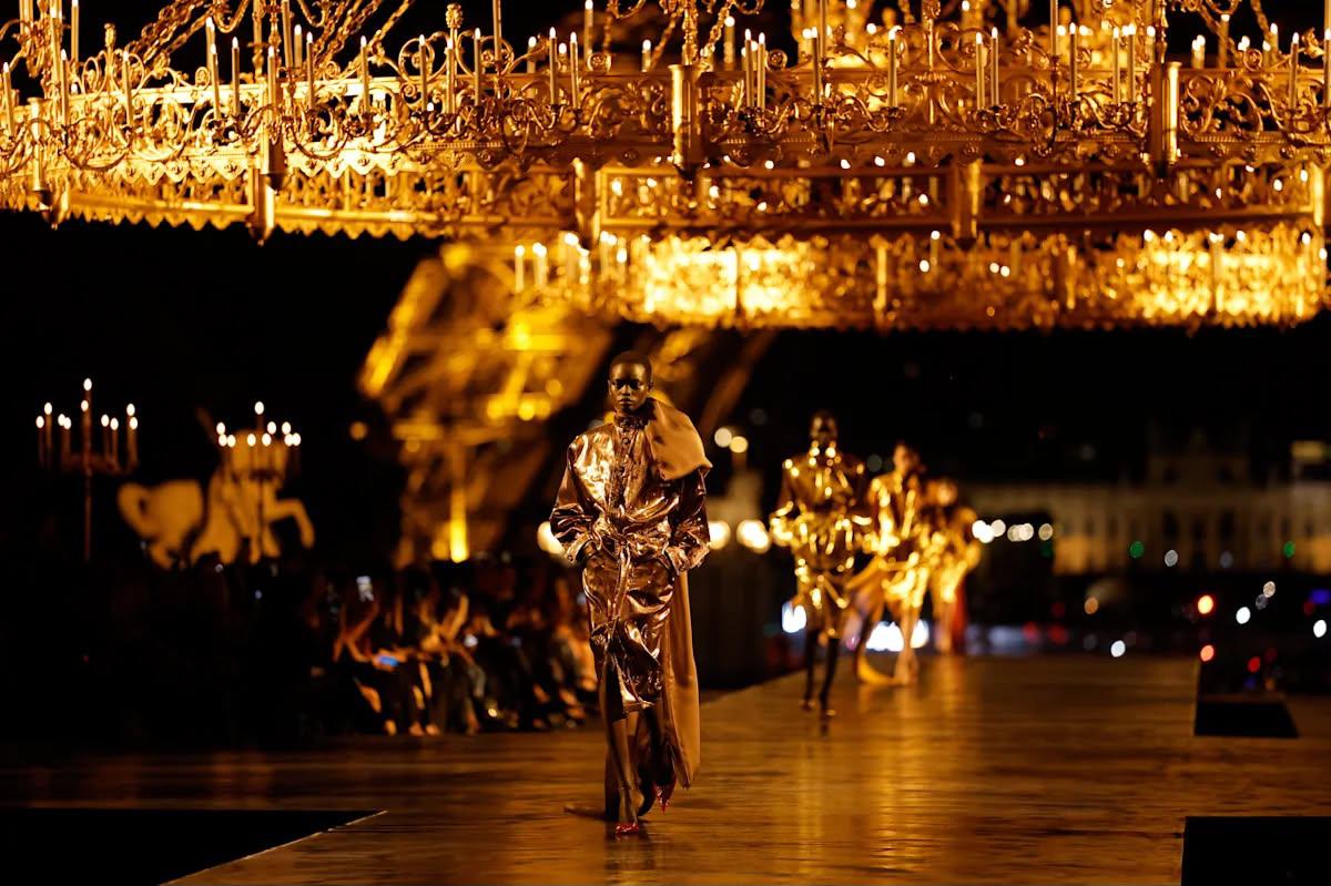 Anthony Vaccarello deja Saint Laurent