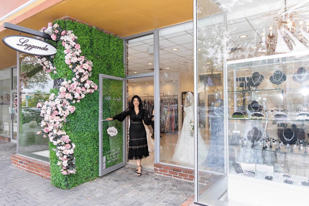 “Cuando nuestras clientas hablan de nuestra boutique con cariño y nos recomiendan, sentimos que Leggenda ha trascendido para convertirse verdaderamente en una leyenda dentro del mundo de la moda nupcial y de los vestidos de fiesta”.