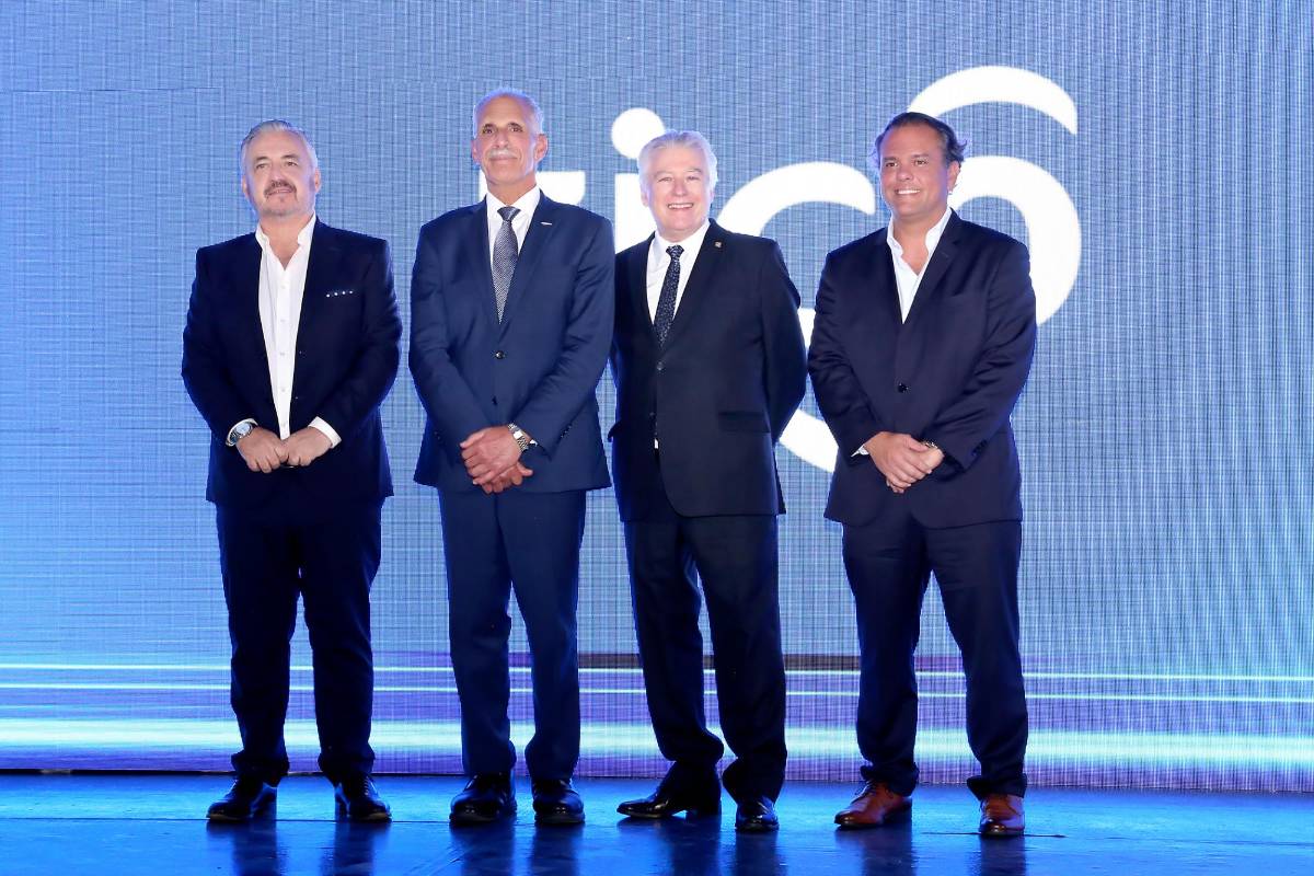 Santiago Benedit, El Presidente de la República de Honduras, Nasry Asfura, Antonio Tavel y Marcelo Benítez.