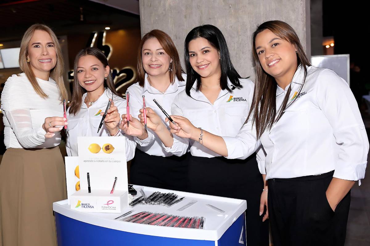 Maureen Higgins, Viviana Silva, Iris García, Alejandra Umanzor y Melary Cruz.