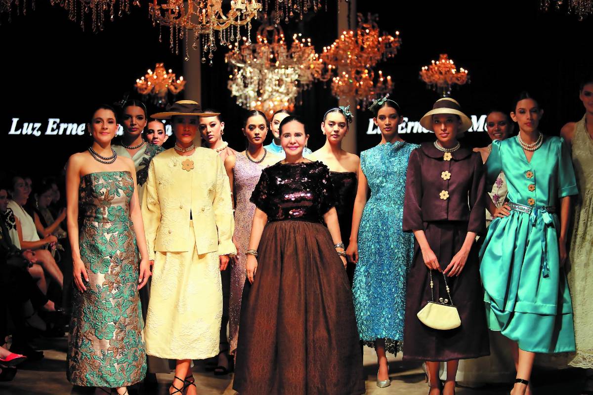 Luz Ernestina Mejía presenta su colección Rosas Azules en BAC Estilo Moda 2025