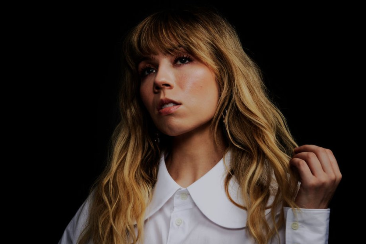 Jennette ahora tiene 33 años, y sigue avanzando en su carrera como escritora y guionista.
