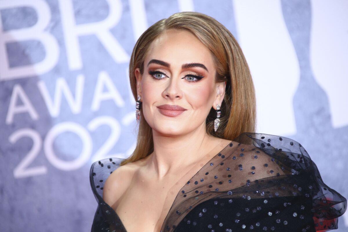 <b>Adele</b> fue la primera en declinar la invitación.