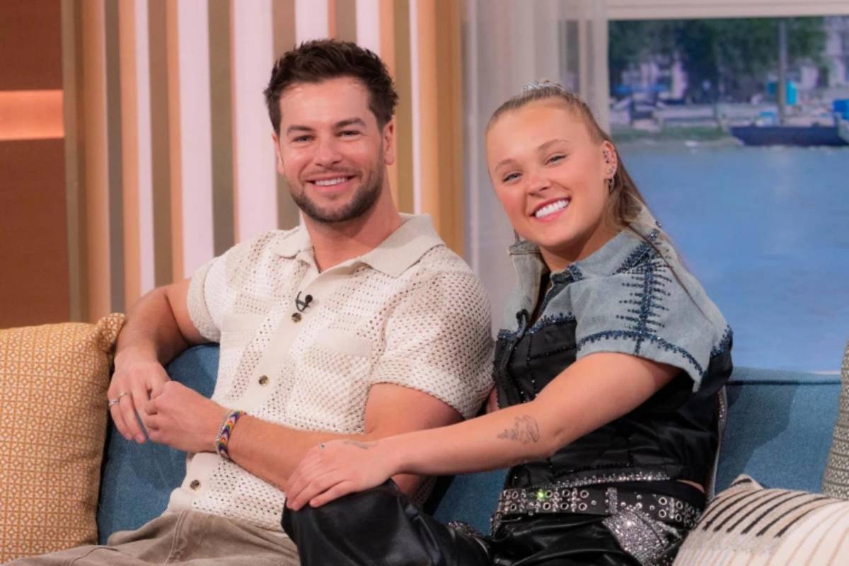 JoJo Siwa confirma su relación con el presentador deportivo Chris Hughes