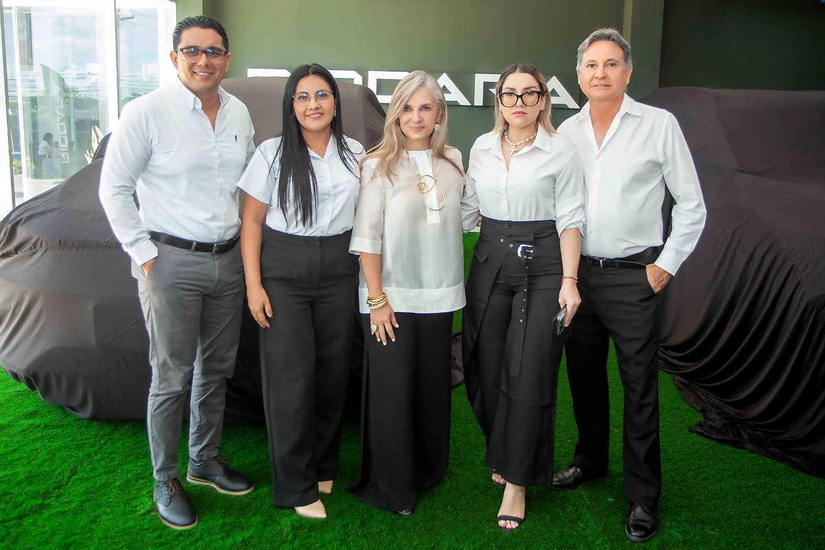 Maynor Rivera, Fany Velásquez, Dayana Suarez, Paola Ovalle y Celestino Cartagena.