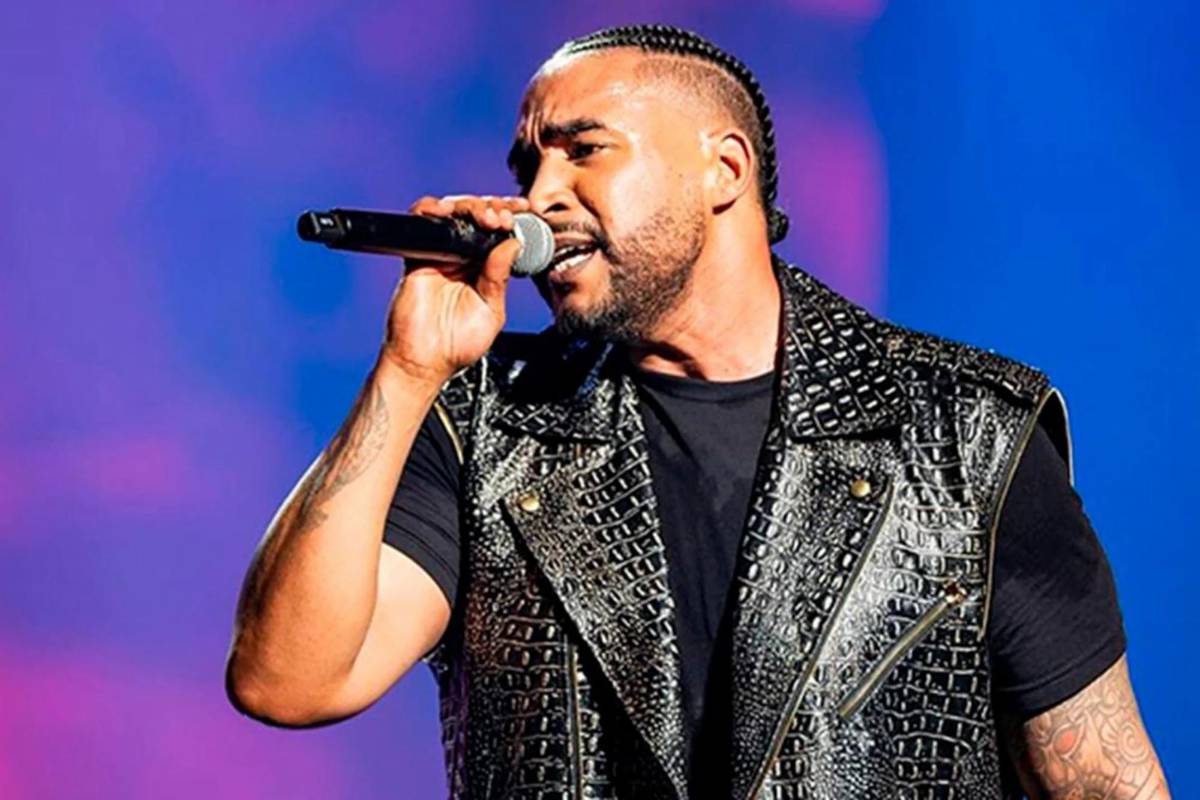 Don Omar interrumpe su concierto para expulsar a fanática en Cancún