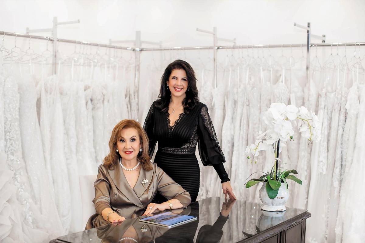 “Nuestra prioridad siempre ha sido que cada novia se sienta como una reina, porque entendemos que este es el vestido más importante de su vida. Por eso buscamos convertir cada visita en una experiencia inolvidable”, dicen Sandra y Yanitza