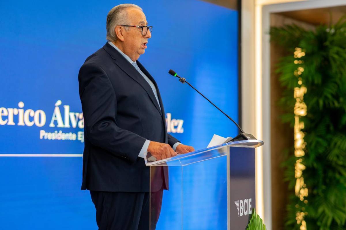 BCIE rinde homenaje a su expresidente ejecutivo, Federico Álvarez Fernández