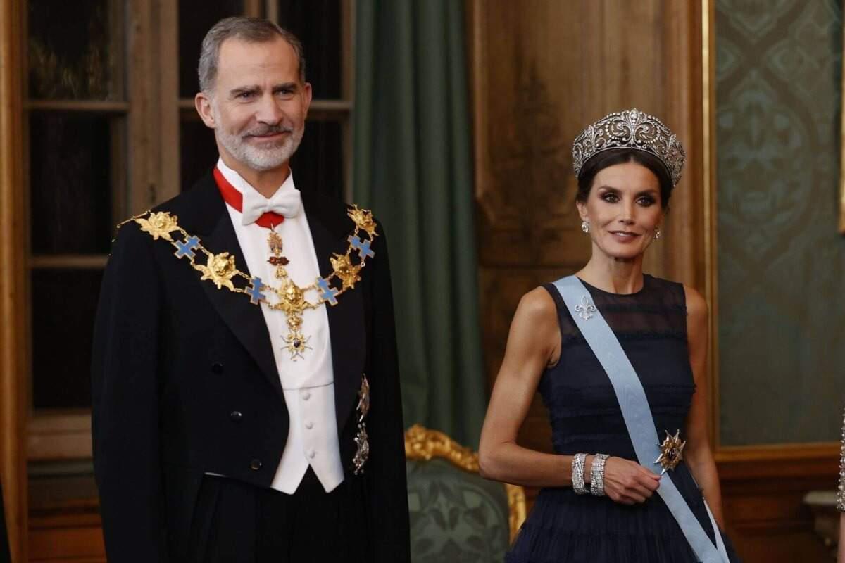 Tras la abdicación del rey Juan Carlos I, Felipe VI, fue proclamado como nuevo rey de España el 19 de junio de 2014, y Letizia pasó a ser reina consorte. Desde entonces han representado a la monarquía en muchos eventos oficiales y visitas internacionales. 