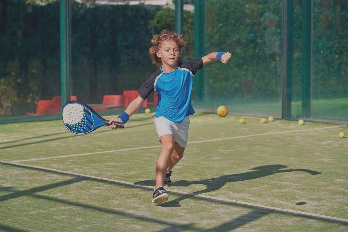Este deporte es ideal tanto para principiantes como para deportistas expertos. La actitud es lo principal y si uno se lo propone puede aprender a jugar este maravilloso deporte sin problema.
