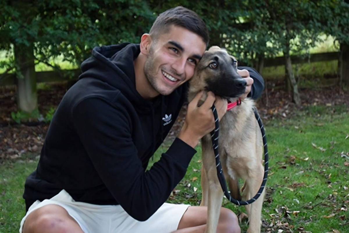 Ferran Torres, el nuevo campeón del mundo, es rescatista de perros