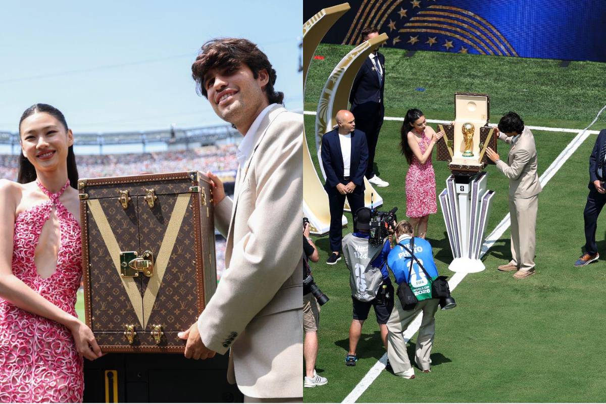 Carlos Alcaraz, Hoyeon y los ex campeones Andrés Iniesta y Mario Kempes presentaron el trofeo de la Copa Mundial de la FIFA en el baúl de Louis Vuitton hecho a medida.