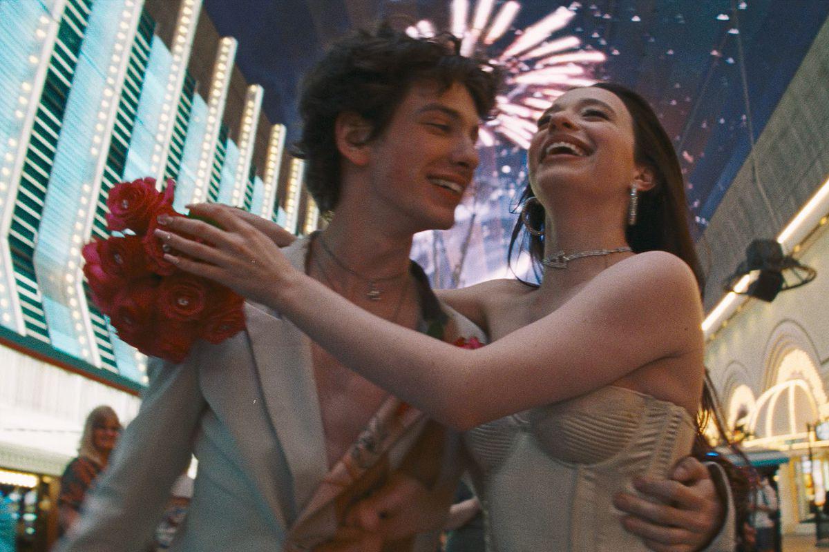 Su actuación, llena de matices y autenticidad, le valió la Palma de Oro en el Festival de Cannes y, finalmente, el Óscar a Mejor Actriz. La película aborda temas complejos con una mezcla de comedia negra y profundidad emocional, consolidando a Madison como una de las actrices más prometedoras de su generación.