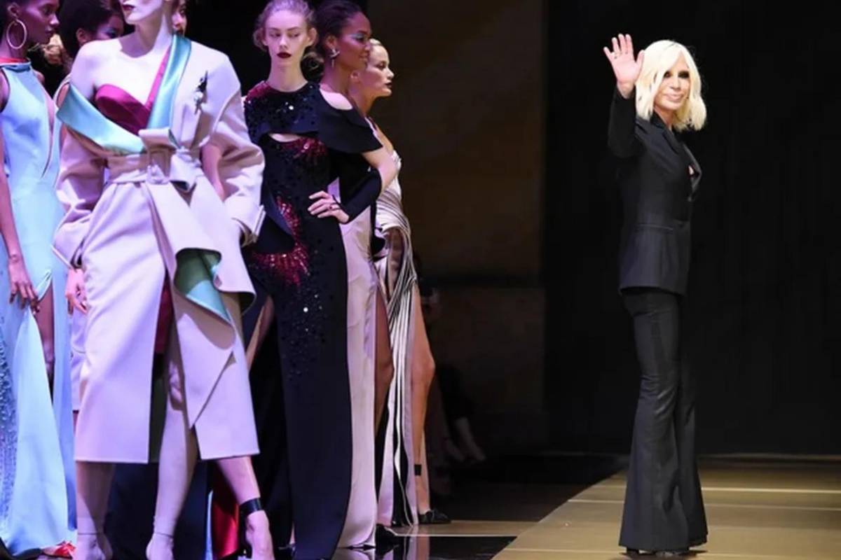 Donatella Versace deja la dirección creativa de la frima italiana tras 27 años al mando
