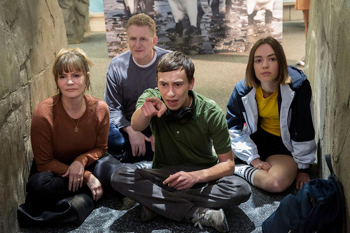 <b>Atypical.</b> Aunque no es una serie religiosa, Atypical es profundamente espiritual en lo humano. Sam, un adolescente en el espectro autista, explora la independencia, el amor y su lugar en el mundo. A través de él y su familia, la serie habla de aceptación, empatía y el valor de las pequeñas cosas. Ideal para ver en familia y recordar que todos merecemos ser comprendidos tal como somos. Mírala en Netflix.