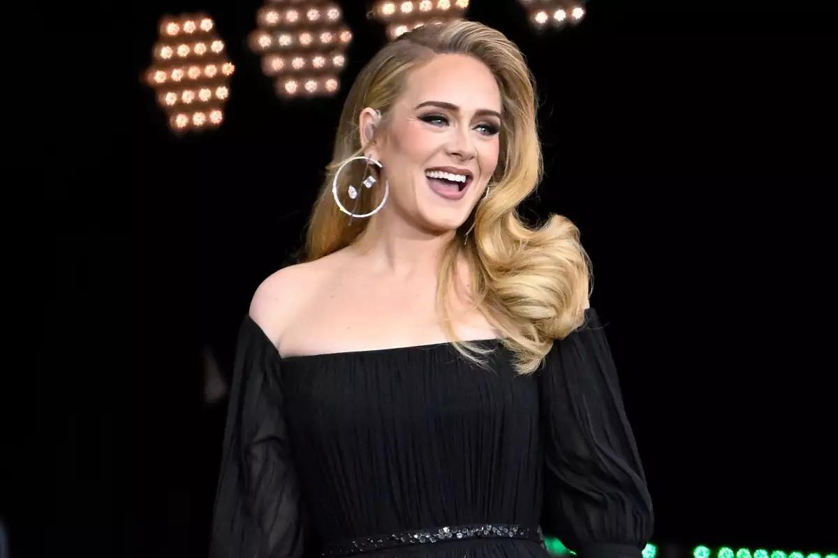 Adele Laurie Blue Adkins, conocida simplemente como Adele, es una cantautora y multinstrumentista británica, nacio en 1988