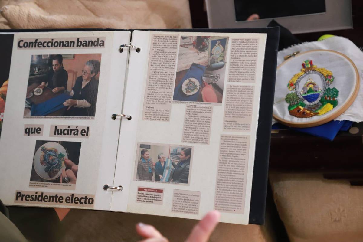 Entre hilos y agujas, toma forma el Escudo Nacional que portará el presidente electo Nasry Asfura en su banda presidencial.