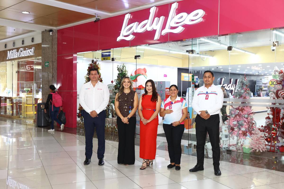 Lady Lee enciende la ilusión de la Navidad con su esperado Hosting Holidays 2025