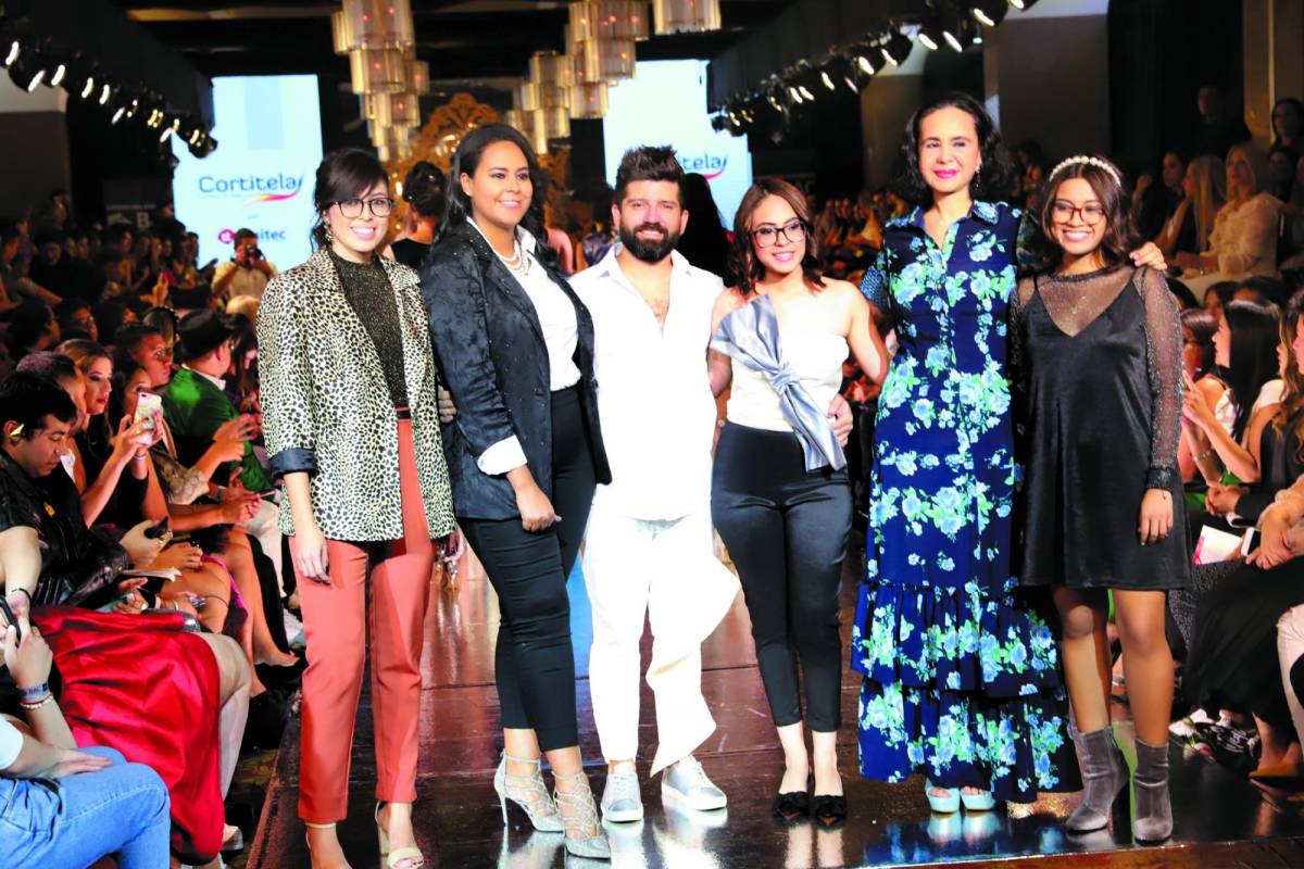 Luz Ernestina Mejía junto a diseñadores emergentes de UNITEC, en su debut en BAC Estilo Moda 2019.