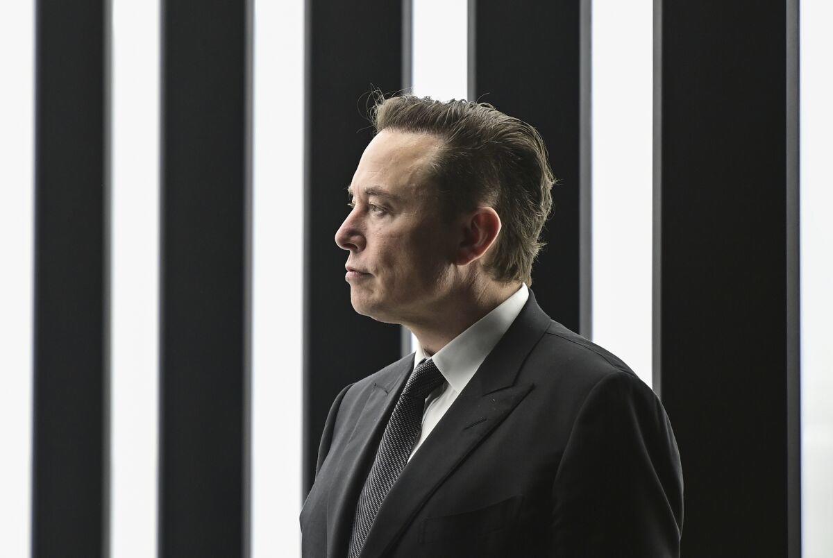<b>Elon Musk compra Twitter</b> También a finales de octubre Elon Musk completó la compra de Twitter. 