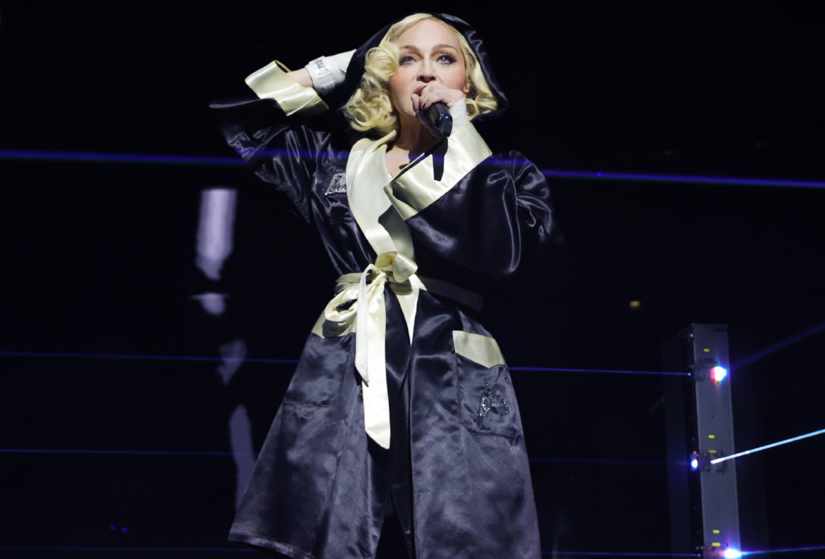 Madonna se cae en pleno concierto