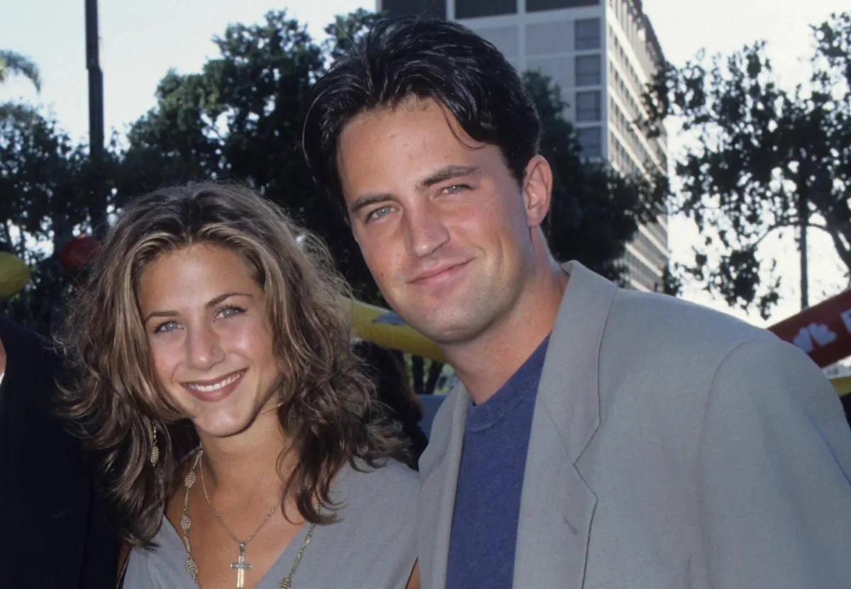 Jennifer Aniston dedica emotivo mensaje a Matthew Perry tras su fallecimiento