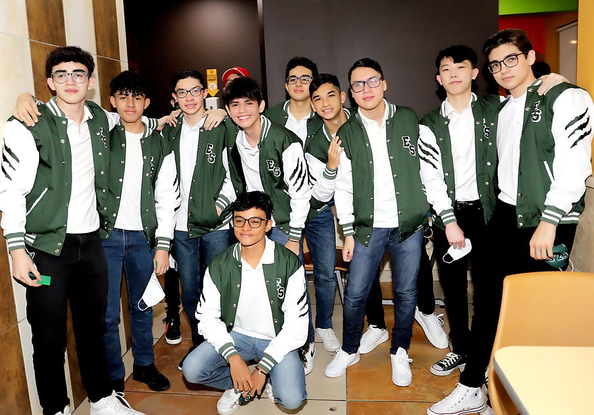 Elmer Cevallos, Marvin Moreno, Luis Castro, Gino Guerrino, Marco Villanueva, Josué Rivera, Luis Figueroa, Kelvin Chen, Cristian Alvarado y Gabriel Medina