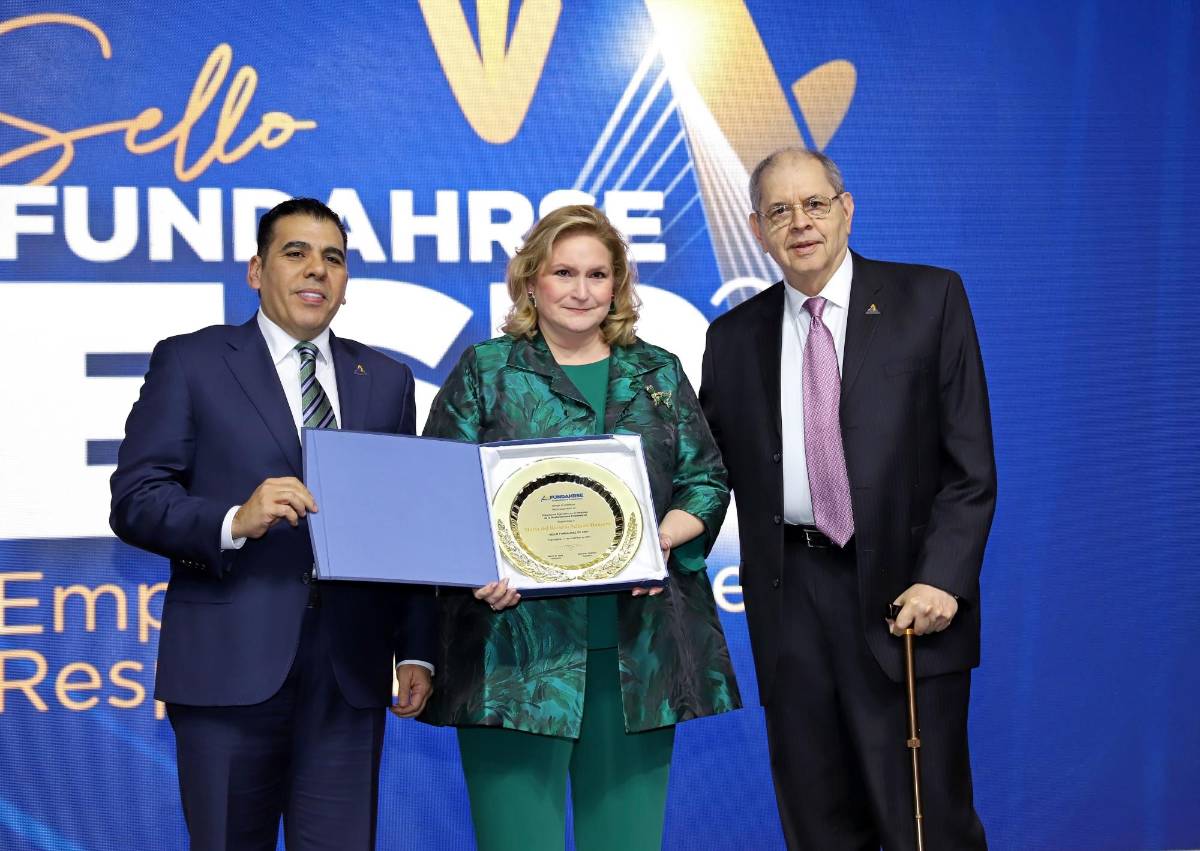 Presidenta ejecutiva de Banpaís es galardonada por su compromiso con la sostenibilidad empresarial