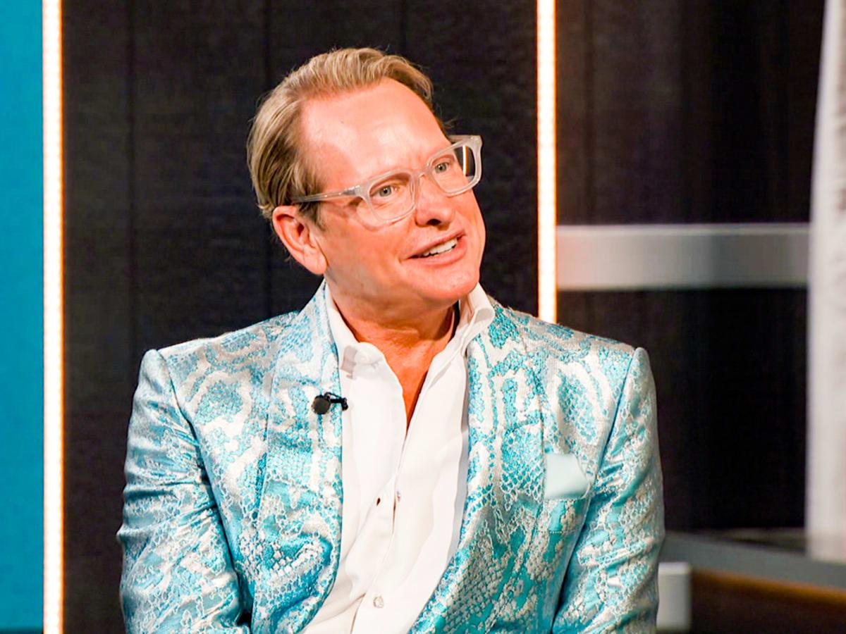<b>Carson Kressley</b>Este reconocido presentador, diseñador, actor, escritor y productor es mejor conocido como uno de los Fab Five de Queer Eye. Regresa como jurado de Miss Universo después de su participación en 2005.