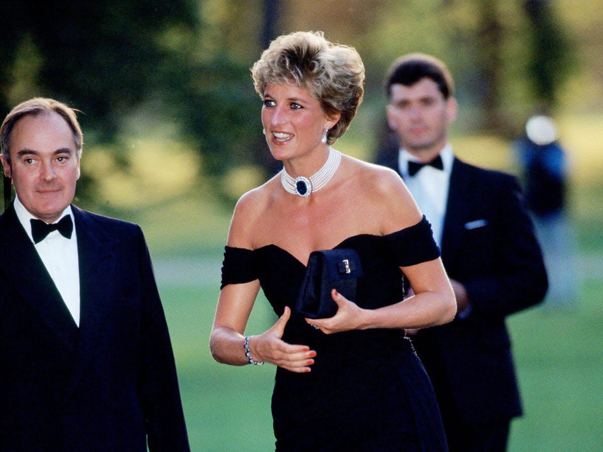 La noche en que Diana le respondió a Carlos con un vestido