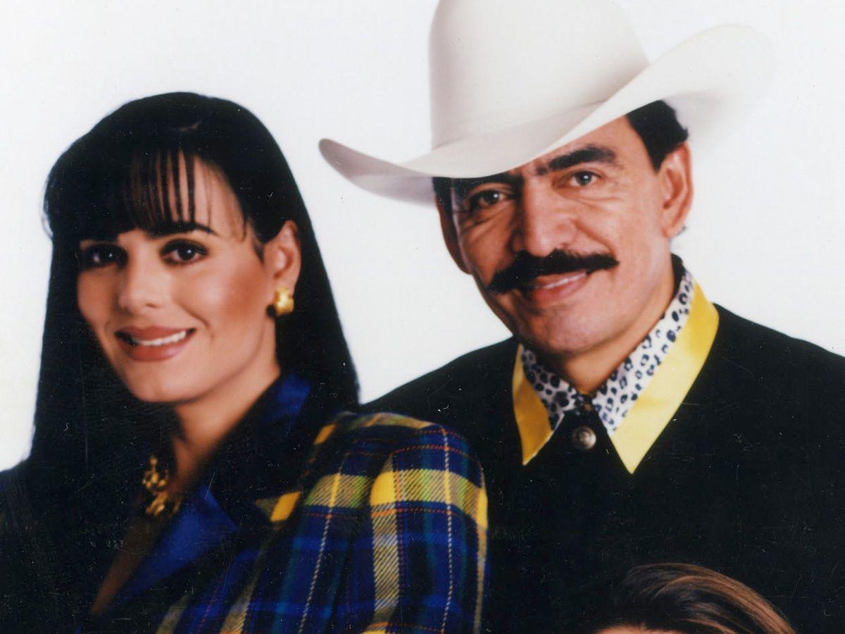 Con la actriz mexicana, Maribel Guardia nació el pequeño Julián Figueroa, producto de su matrimonio en 1992. Él era el pequeño de los hijos varones del Poeta del Pueblo.