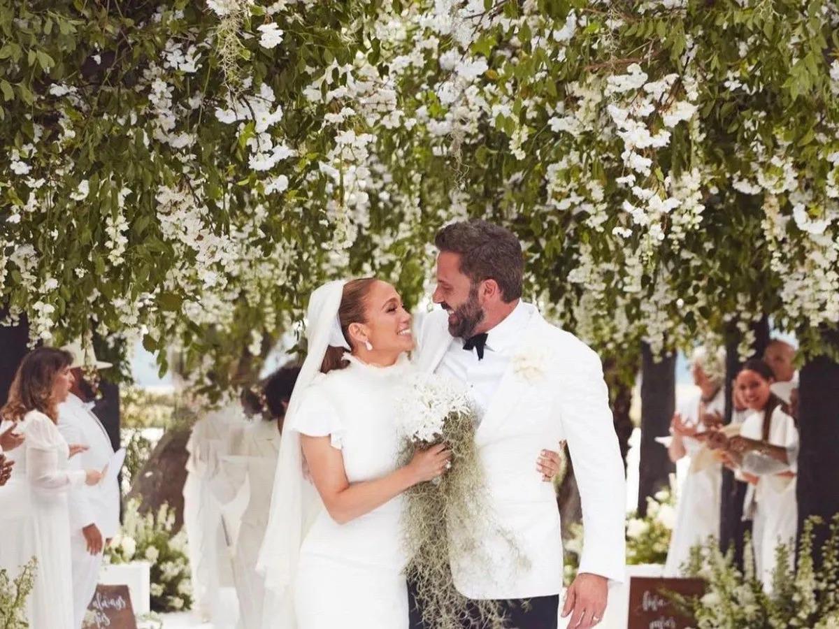 Sin embargo, como suele suceder en el mundo del espectáculo, el destino les dio una segunda oportunidad. Después de la pandemia, Jennifer López y Ben Affleck sorprendieron al mundo al anunciar que estaban juntos de nuevo. En verano de 2022, dieron el “sí, quiero” en una íntima ceremonia en Las Vegas, alimentando las esperanzas de que esta vez fuera para siempre.