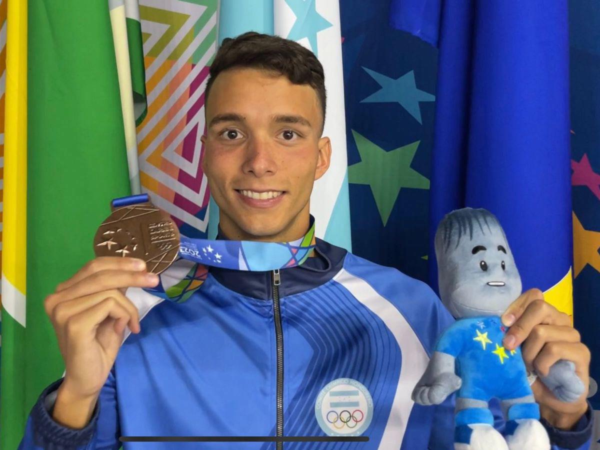<b>Julio Horrego</b>, nadador hondureño, es el segundo atleta confirmado para representar a Honduras en las olimpiadas. Esta será su segunda vez representando al país en un evento tan importante, tras su participación en Tokio 2020.