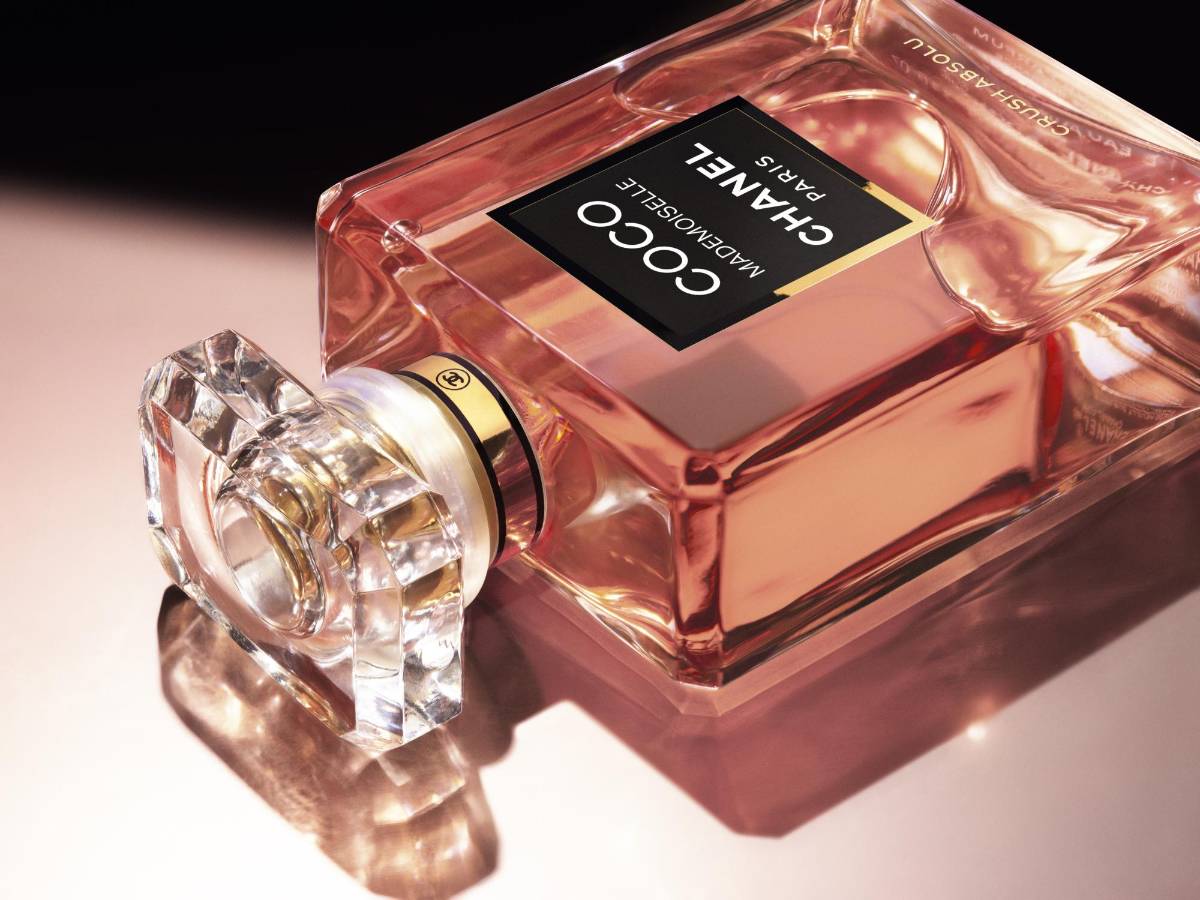 La nueva fragancia de Chanel lleva el espíritu libre y audaz de Coco Mademoiselle hacia una dimensión más intensa, sensual y magnética, donde la emoción se convierte en una nueva forma de expresión.
