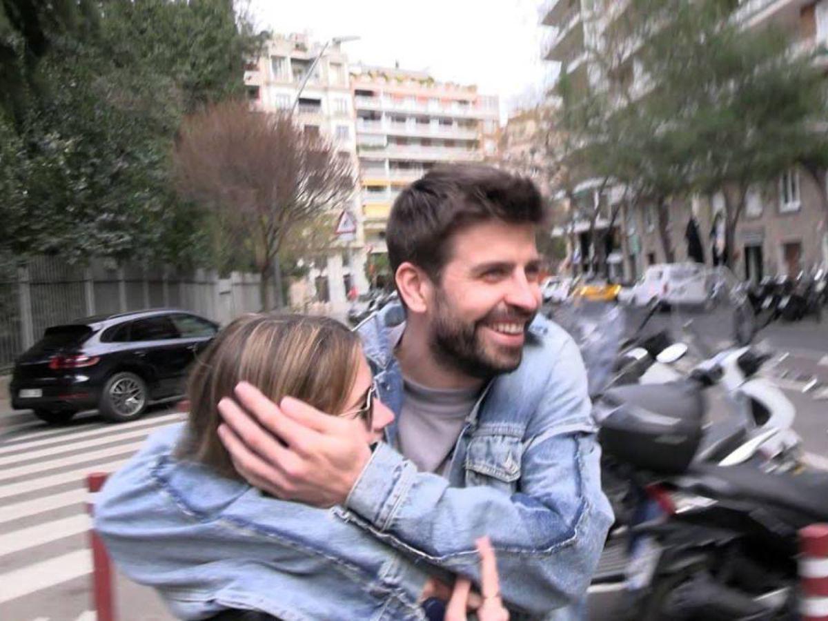 Lo cierto es que la relación nunca ha sido convencional. Gerard Piqué, desde su retiro del fútbol, ha enfocado sus energías en su empresa Kosmos y en mantener su vida privada lo más blindada posible. Clara, por su parte, continúa evitando los medios y permanece sin redes sociales públicas.